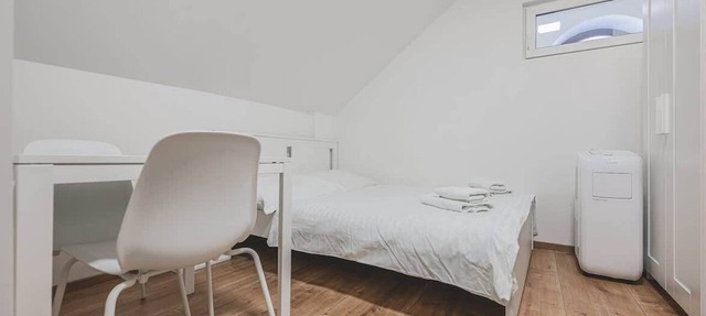 Andel,Smichov Flat, Fresh Bath, portable AC in Praha 5