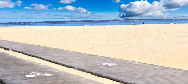Arcachon beautiful 12m2 terrace with Harbour View and beach Classified 3 * in Arcachon