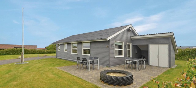 Awesome home in Vinderup with WiFi in Vinderup