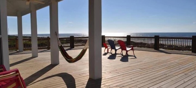 Beach Front Home, Huge Deck, Sleeps 12 in Crystal Beach