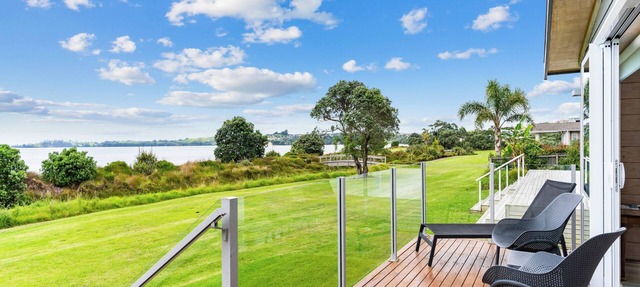 Beachfront Escape - Snells Beach Holiday Home in Snells Beach