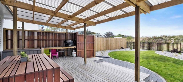 Beachfront Getaway with Modern Amenities-Comfort. in Lauderdale