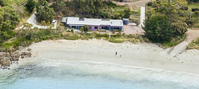 Beachfront Life - Experience living on the beach - The only house on the beach in Primrose Sands