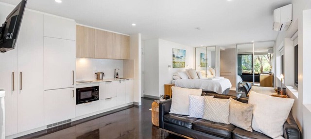 Beachfront Studio with Breathtaking Views in Blackmans Bay
