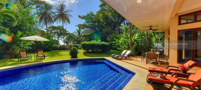 Beachfront Villa, Private Pool, Fiber Optic in Dominical