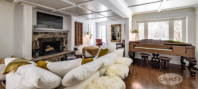 Beautiful 5bed 5bath retreat in Collingwood! 5mins from Blue Mountain Village! in Collingwood