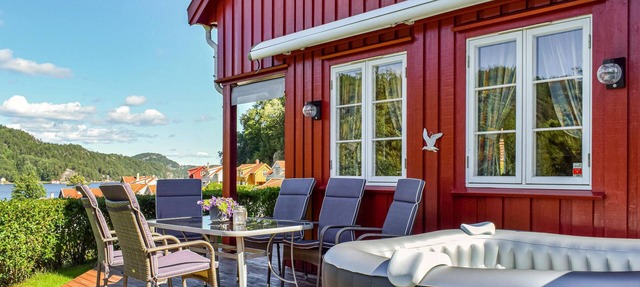 Beautiful home in Risør with sauna in Risør