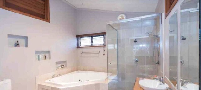 Beautiful studio apartment/ huge spa bath/king bed outdoor dinning in Harrington