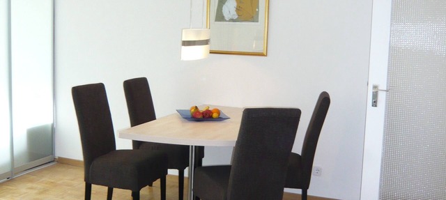 Between the opera and the palace, Friederike apartment, subway and bus right next door in Berlin