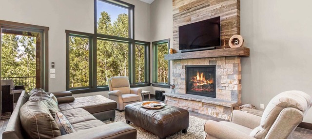 Black Hawk Lodge - Luxurious Mountain Retreat in Silverthorne