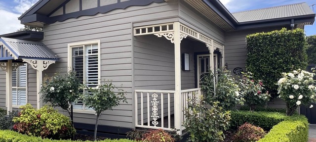 BLACKSMITHS LANE 2 BEDROOM Gorgeous ultra clean 2 Bedroom/2 Bathroom cottage. in Traralgon