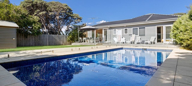 Bluetopia Spacious Rye Retreat with Pool and BBQ in RYE