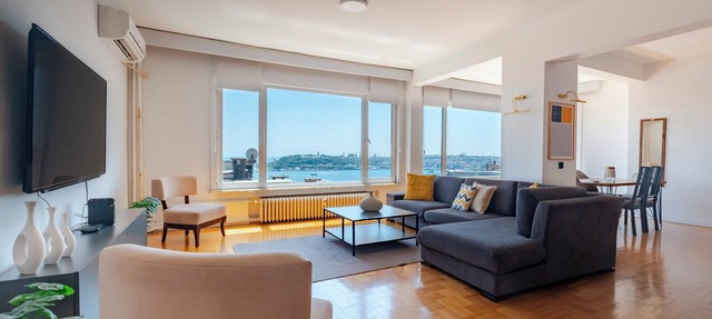 Bosphorus Panorama – Luxury 5BR Apartment with Balcony & AC in İstanbul