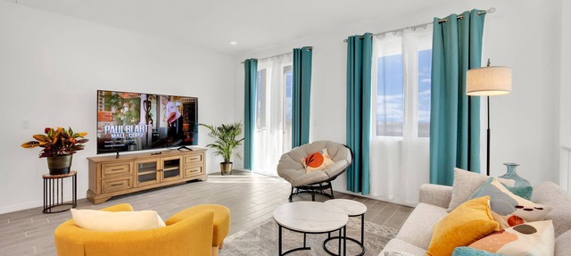 Brand New 5BR/3BA Spacious 3-Story Home 16 Sleep 1st & 3rd Fl Dual MasterBedroom in Enterprise