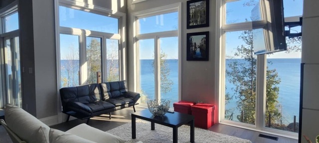 Brand new waterfront LUXE lake house for a beautiful week/end away! in Hawkestone