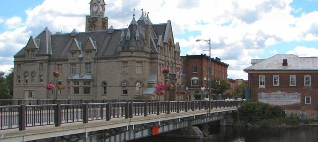 Carleton Place Downtown Airbnb Apartment Retreat - Sleep Max 5 in Carleton Place