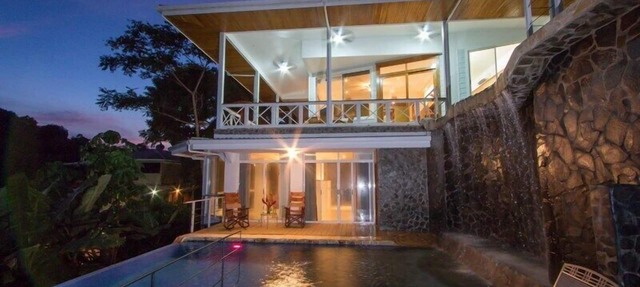 Casa Papillon: Waterfall pool, Jungle Views, Terrace, Sleeps 12 in Manuel Antonio