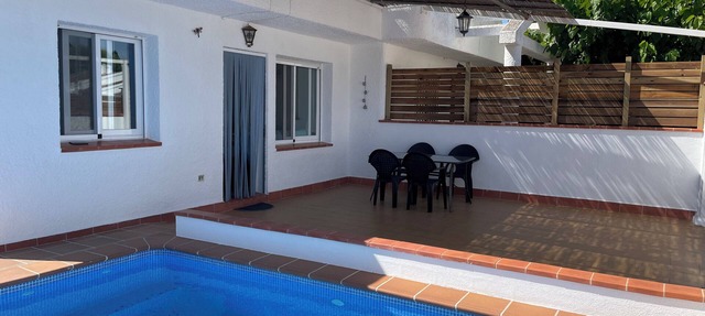 Casa Rogi, with pool, ideal for family, on main street and near the beach in Riumar