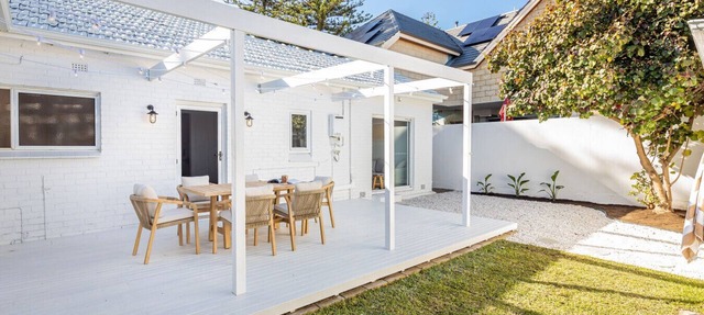 Casaba Villa - Your Beachside Garden Oasis in Glenelg South
