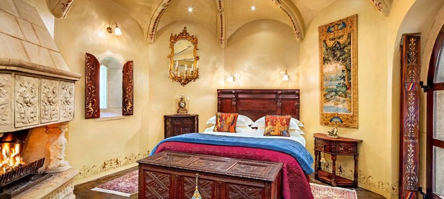 Castle Keep- Exceptionally Romantic Escape for 2 with open log fire. in Stirling