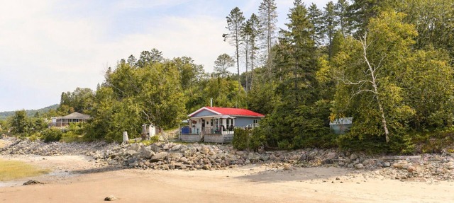 Chalet à La Baie | Accès plage, pêche sur glace et plein air in Saguenay