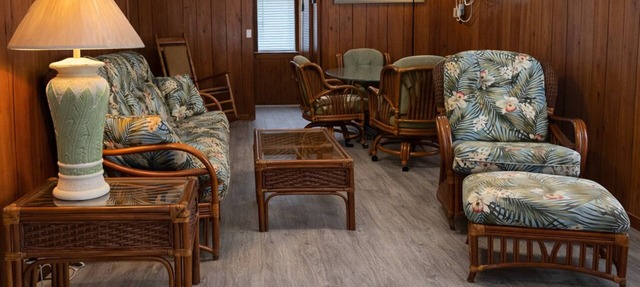 Charming 2br/1ba Cottage < 2 Min Walk From Beach on Anna Maria Island Florida in Anna Maria