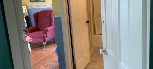 Charming bed & breakfast in welcoming Comstock with AC in Comstock