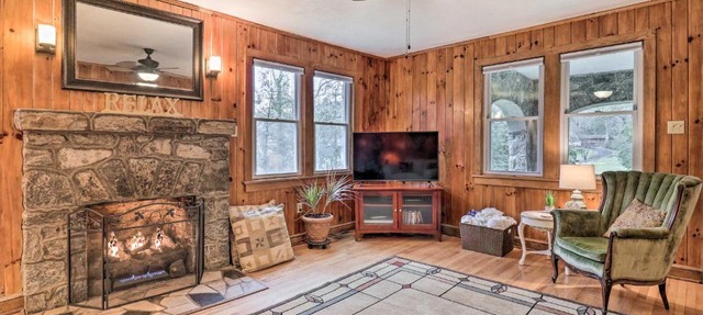 Charming Cottage Close to Hiking and Biking! in Pisgah Forest