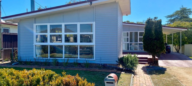 Charming Mid Century Bungalow- entire home in Stanthorpe