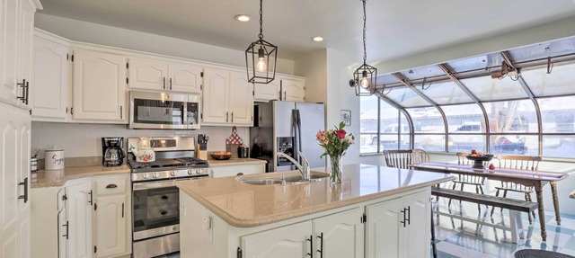 Charming Mt Pleasant Home in Historic Dtwn! in Mount Pleasant