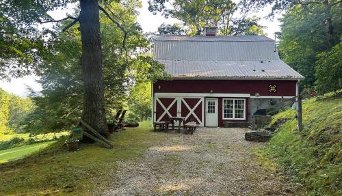 Charming Rustic Barn in Spruce Pine