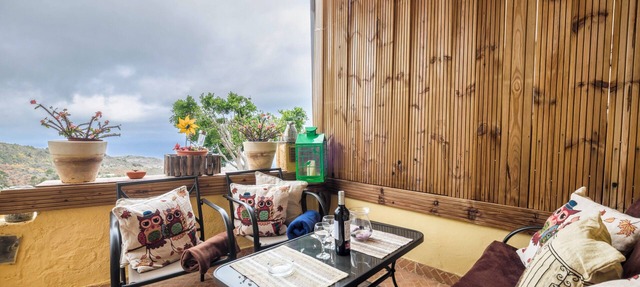 Charming Studio Apartment ‘Casa Carmelita’ with Terrace, Ocean Views & Wi-Fi in La Guancha