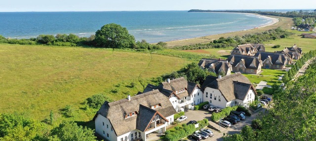 Close to the beach with terrace, use of swimming pool and sauna - Strandhaus Mönchgut FeWo09 in Mönchgut OT Lobbe