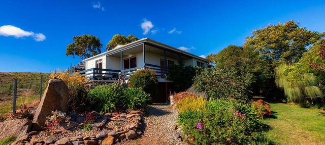 Cockatoo Cabin Bay of Fires in Binalong Bay