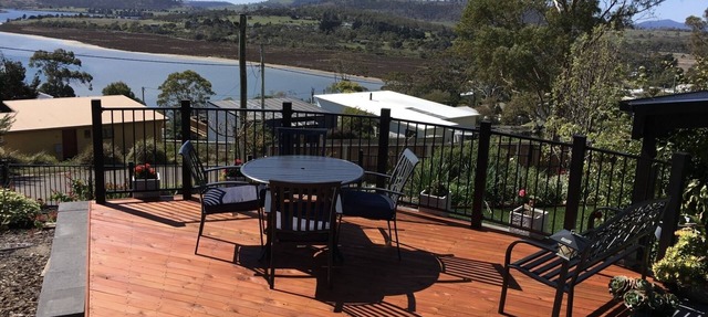 Comfortable studio apartment overlooking the beautiful Carlton River in Primrose Sands