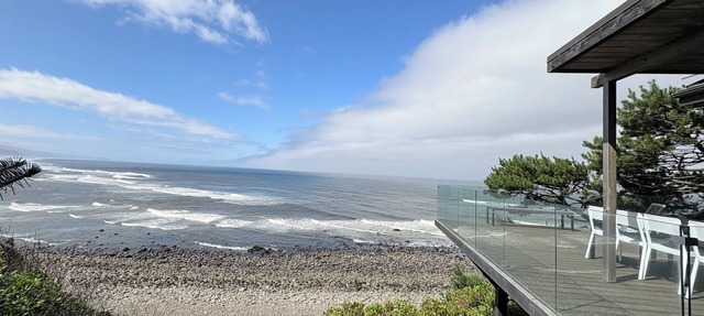 Contemporary Oceanfront Estate in Nehalem