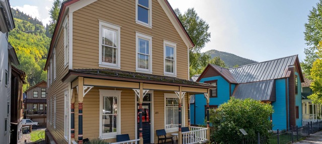 Cool Gondola District Home-1/2 blk Lifts-Skiing-Private Hot Tub! in Telluride
