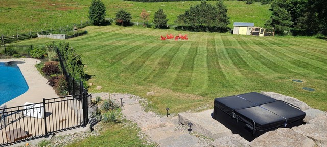 Country Escape with Pool and Hot tub near Creemore in Mansfield