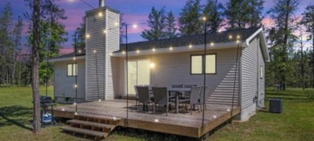 Cozy Lodge on 10 acres- Sleeps 9, Newly Renovated, Game Room, Lg Deck, Irons MI. in Irons