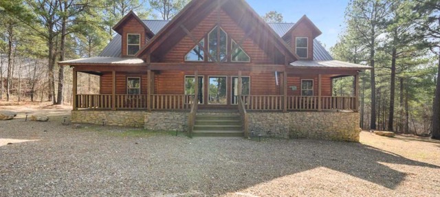 Dirt Road Mansion in Broken Bow