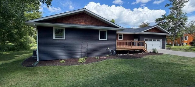 Dockside Retreat on the Canal on Lake Bemidji- 4BR, 3BA-Hot Tub-Fireplace! in Bemidji