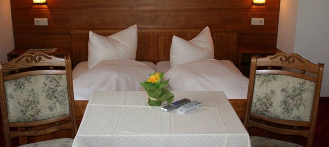 Double room with shower and bath 1 - Haus Stecher in Ried im Oberinntal