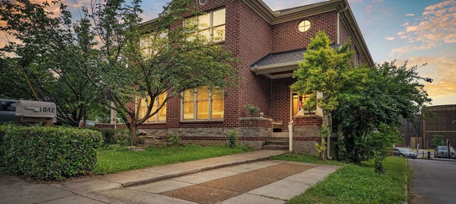 Downtown Luxury – Walk to Broadway – Separate Sleeping Spaces for 12 Guests in Nashville