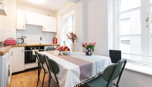 Dublin Central Spacious 3BR Apt in Temple Bar in Dublin
