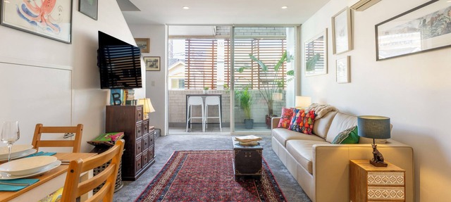 Elegant Apartment in the Heart of Newtown with Secure Parking in Newtown