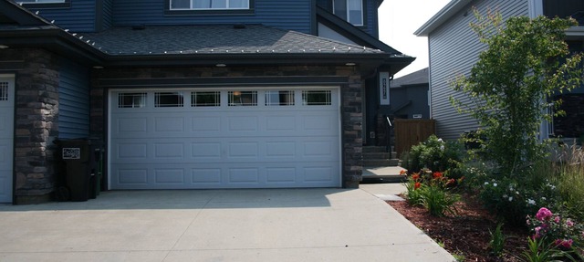 Entire Large|3BHome|King Bed| with A/C |Mins to WEM in Edmonton