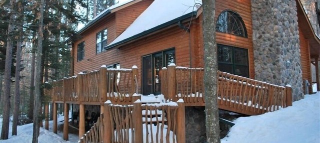 ExecLogHome~Bass Lk~4BR+Lft/3.5BA~Sauna/Game+TheaterRm/Bar/Row Boat/Pier w/Elec in Eagle River