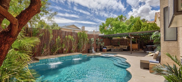 Extraordinary Private Pool/Spa Villa w/man cave in Henderson