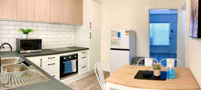 Fully renovated 2 bedroom unit. Free garage parking & unlimited NBN wifi. Bed & bath linen hire inc. in Campbelltown