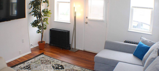 Fun Crash Pad City Views Off-Street Parking in Pittsburgh